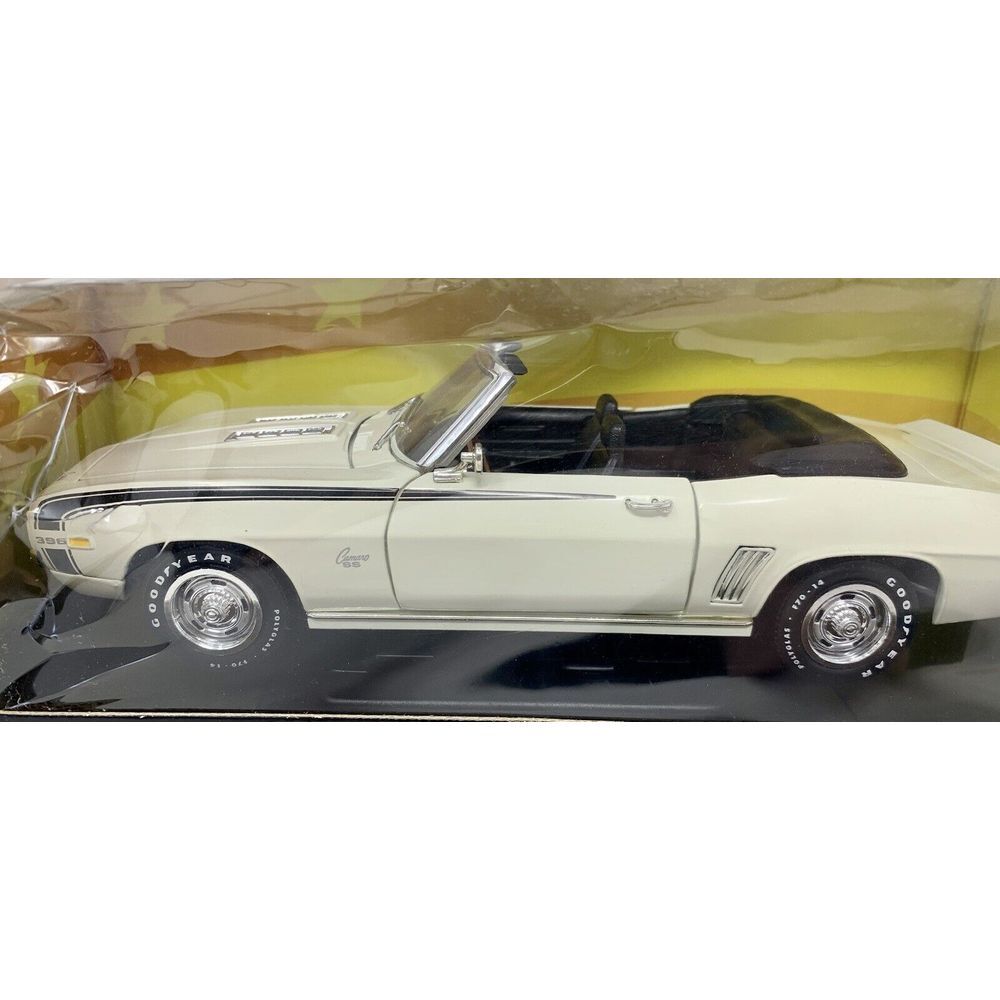 1:18 1969 Chevrolet Camaro SS 396 Convertible White/Black Trim‎ American Muscle